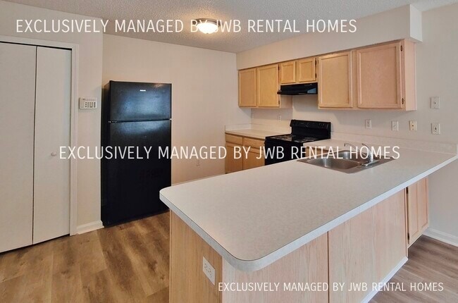 Building Photo - 9960 Somerset Grove Ln