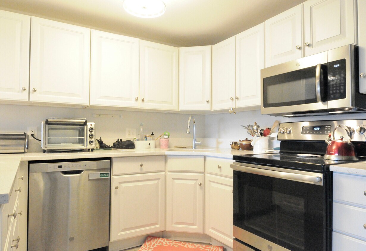 155 Washington Blvd Unit 206, Hull, MA 02045 Condo for Rent in