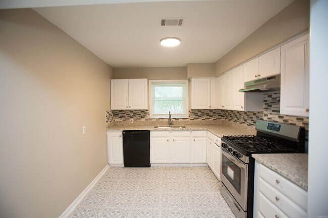 Foto del edificio - 2310 Blackwood Rd