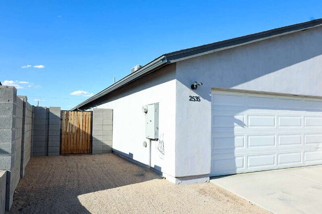 Photo - 2535 E Broadway Rd House