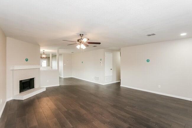 Foto del edificio - 6019 Guilia Dr