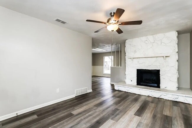 Photo - 2300 Narobi Pl House