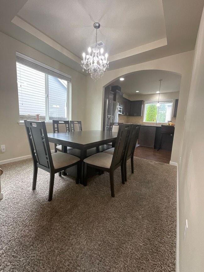 Building Photo - Spacious 4 bedroom Home