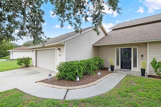 Building Photo - 8006 Oak Dr