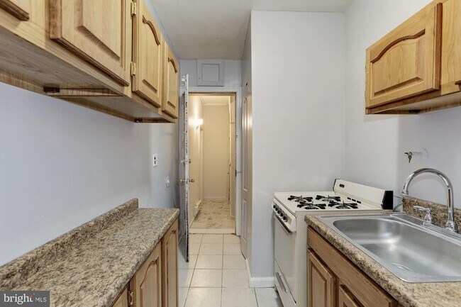 Building Photo - 3923 9th St NE