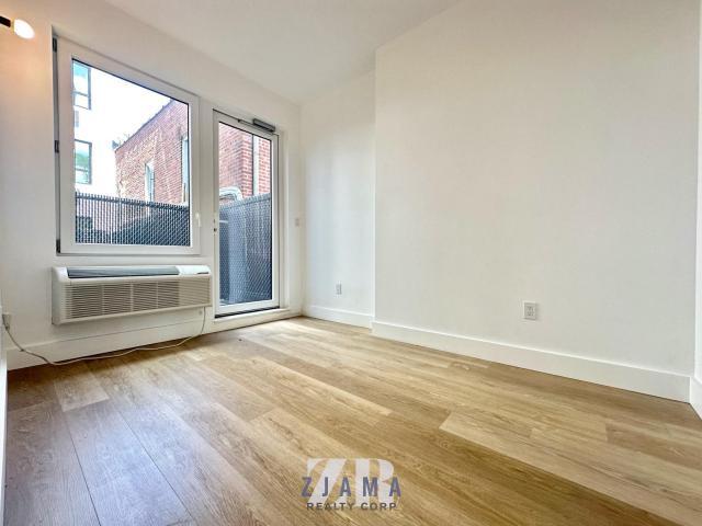 Foto del edificio - 2 bedroom in Brooklyn NY 11225