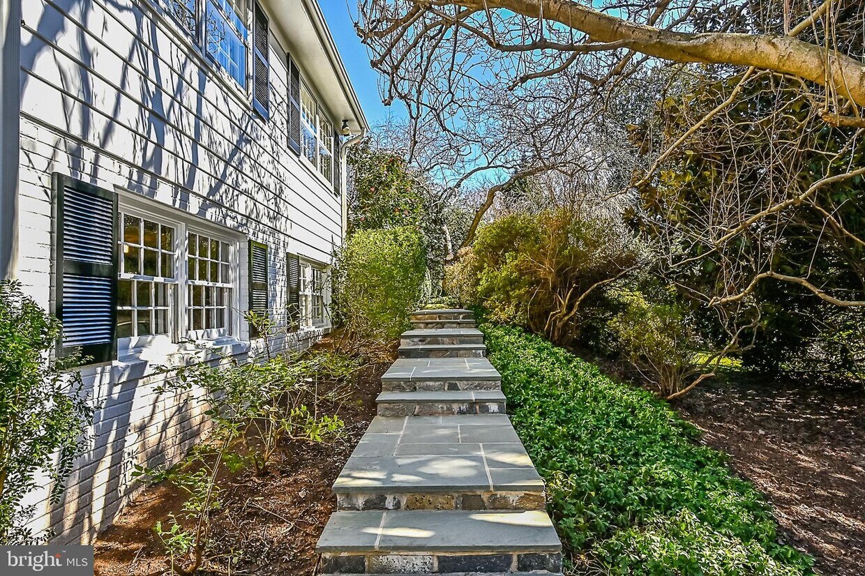 963 Saigon Rd, McLean, VA 22102 House for Rent in McLean, VA