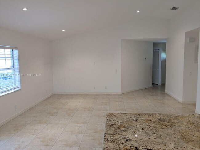 Foto del edificio - 1250 Willow Dr