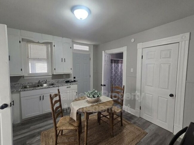 Building Photo - 1024 Roosevelt Ave