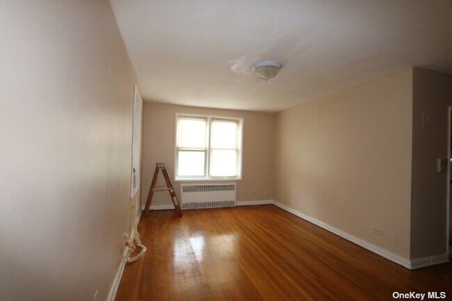 Foto del edificio - 142-35 84th Dr