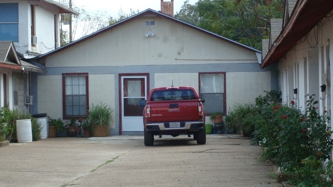 Building Photo - 208 Perry St