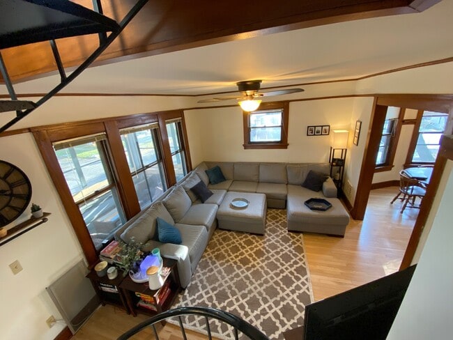 Foto del edificio - 2104 E Mifflin St