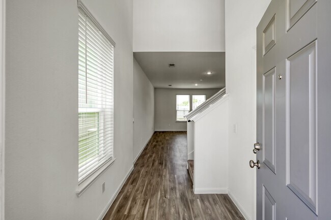 Foto del edificio - 7314 Madison Cmns Ln