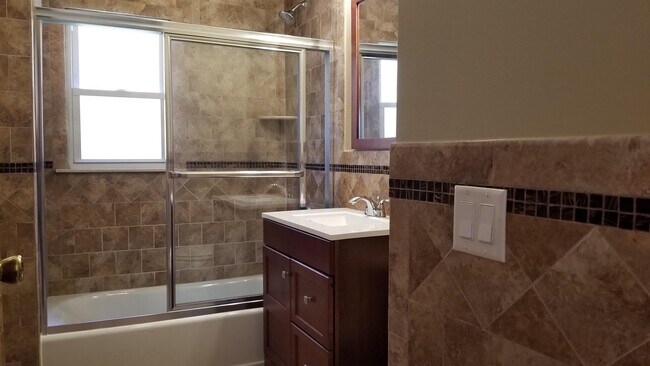 Building Photo - 14 Pavonia Ct