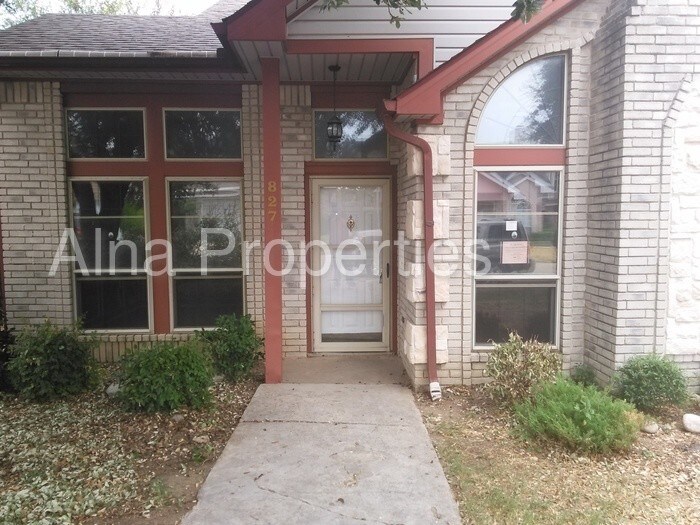 Primary Photo - 827 Astaire Ave