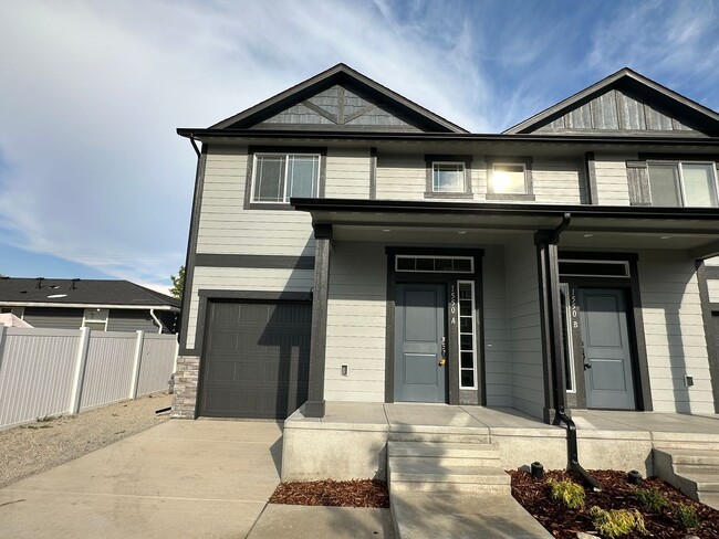 Building Photo - Brand New Post Falls Duplex