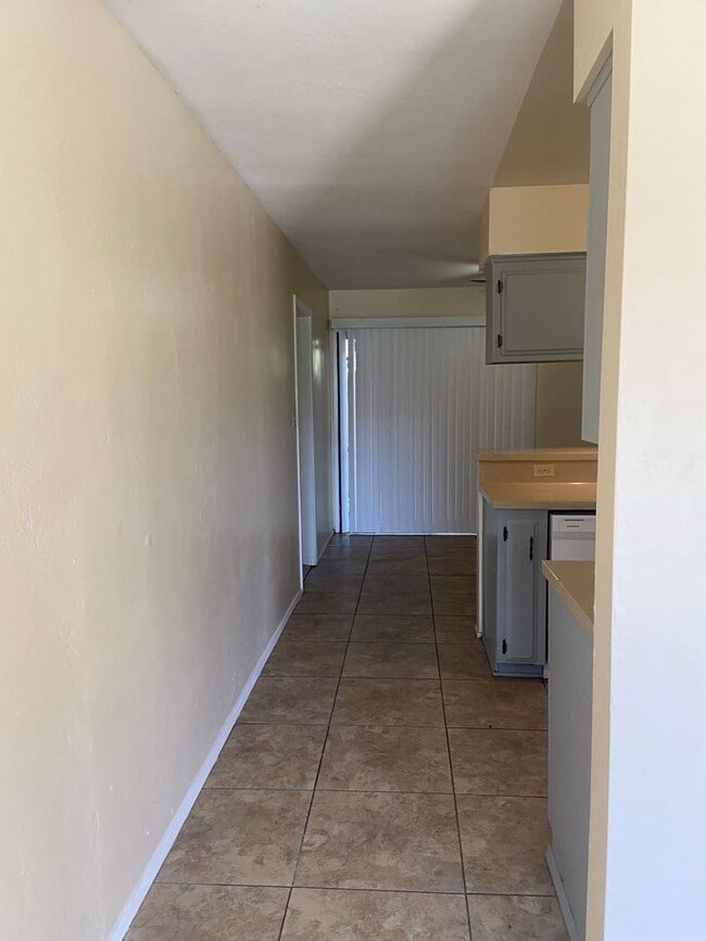 Building Photo - 913 Nimrod Ct