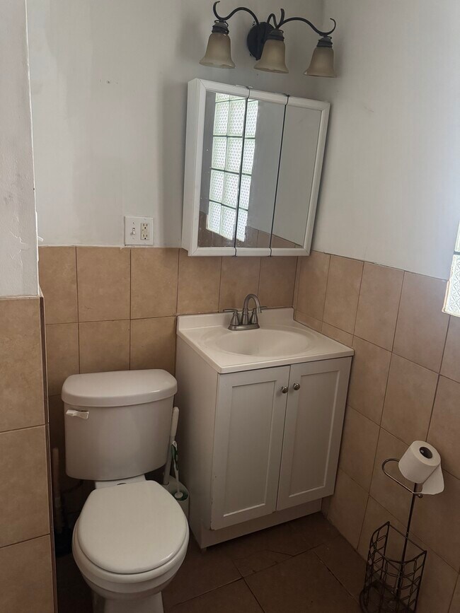Foto del edificio - 3233 W Pierce Ave