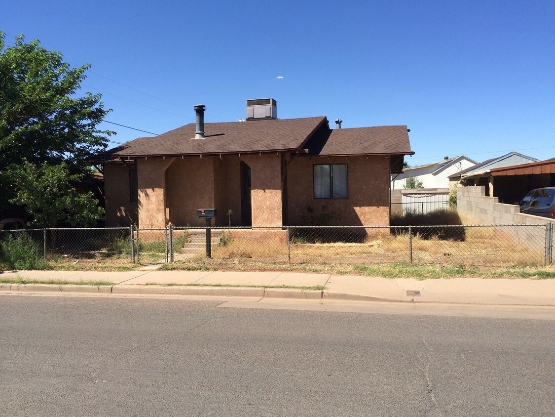 Primary Photo - 3 br, 1 bath House - 214 W CHERRY ST.