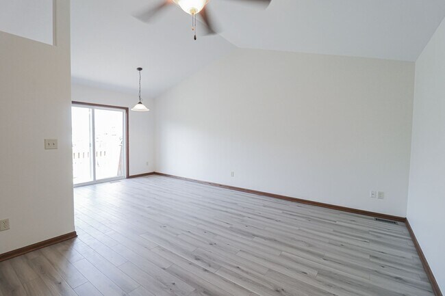 Foto del edificio - 1104 W Clyde St