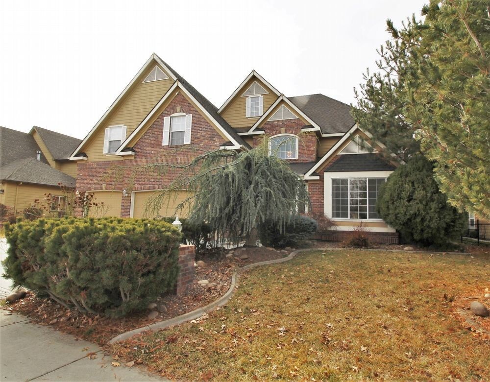 Primary Photo - Spacious Two Rivers Home