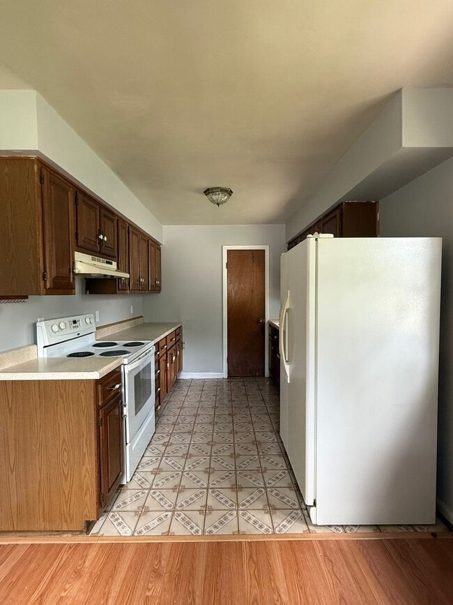 Photo - Spacious three bedroom one bath located on the southside. House