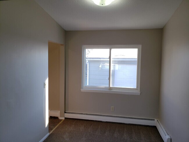 Building Photo - Modern Comfort 4-Bedroom Split-Level with ...