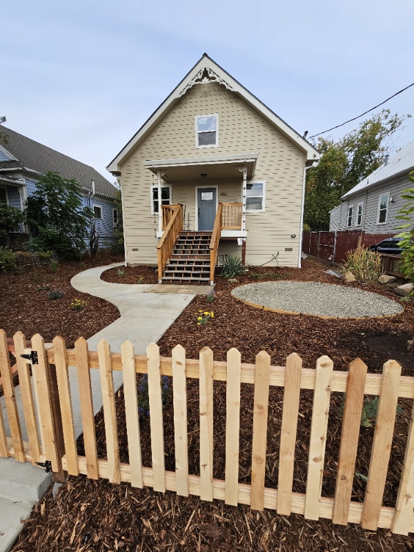 Primary Photo - 415 Henderson St