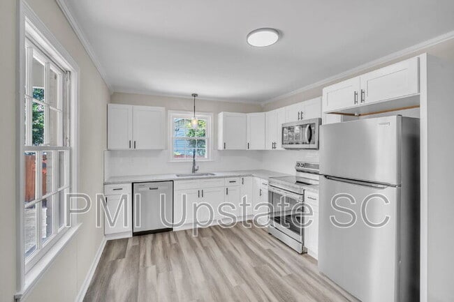 Building Photo - 120 Abbotsford Dr