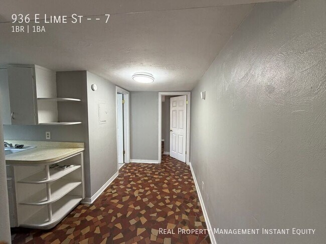 Building Photo - 936 E Lime St