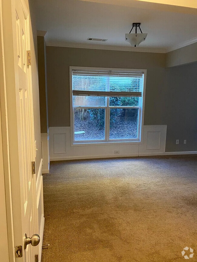 Building Photo - 5975 Bentley Way