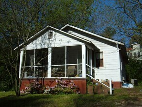 Building Photo - 136 Easy St