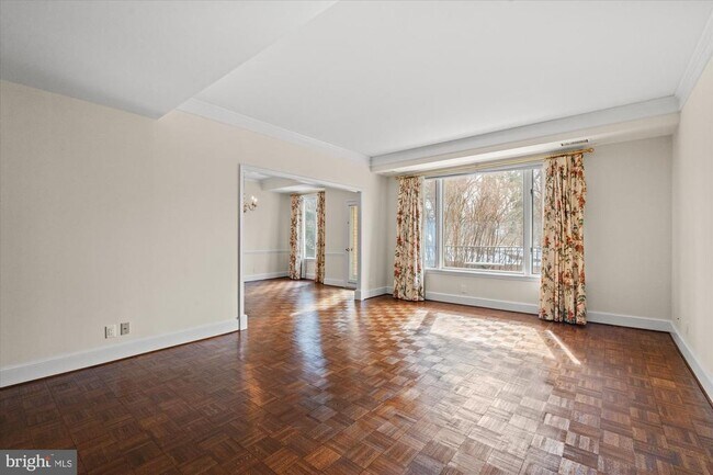 Foto del edificio - 8101 Connecticut Ave