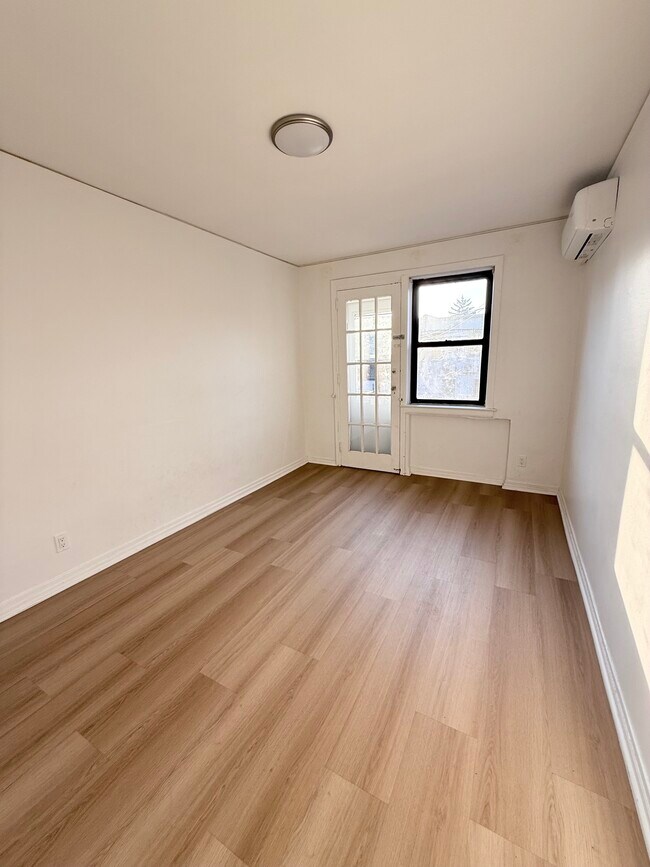 Foto del edificio - 238 Bay 22nd St
