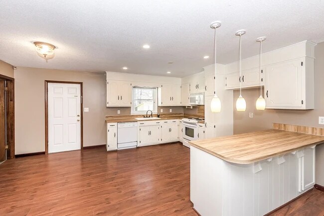 Foto del edificio - 5400 Beam Lake Dr