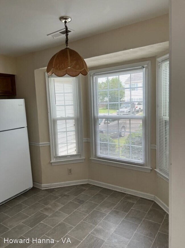 Building Photo - 3 br, 2.5 bath House - 1604 Mantane Arch