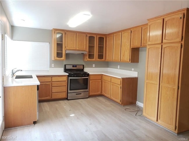 Building Photo - 3 br, 2 bath House - 440 E Rainier Ave