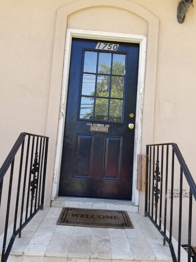 Primary Photo - 1750 Richmond Ave