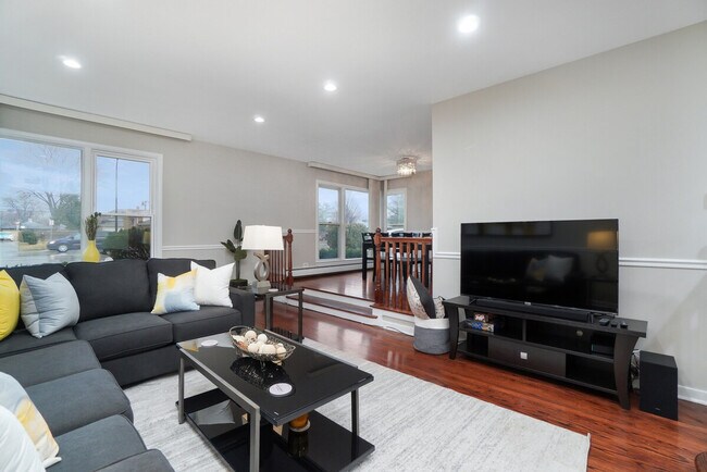 Foto del edificio - 7069 N Crawford Ave