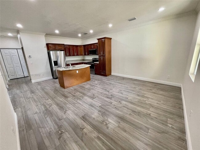 Building Photo - 306 N 18th Ct