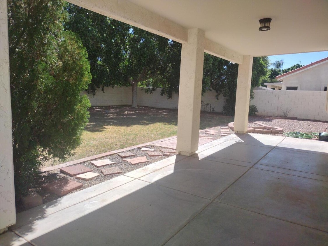 Foto del edificio - 5825 W Wethersfield Dr