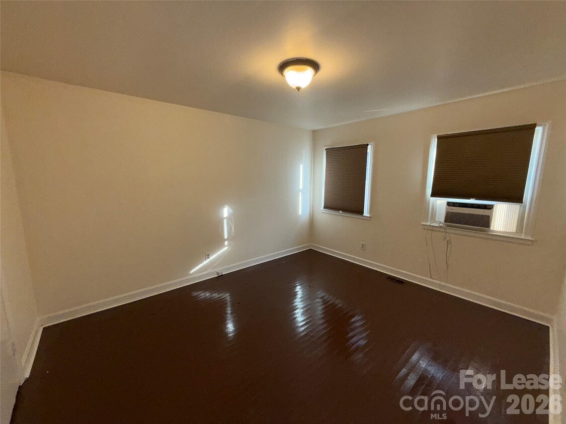 Foto del edificio - 1520 Effingham Rd