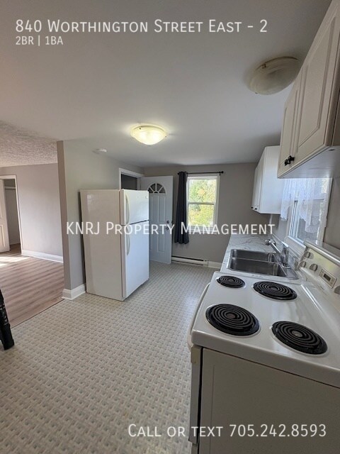 Photo du bâtiment - Two Bedroom Apartment (Second Floor)