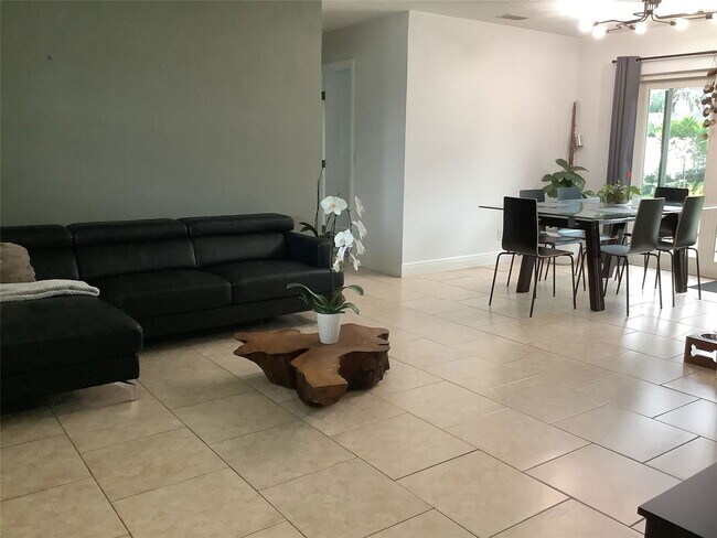 Foto del edificio - 8881 SW 21st St