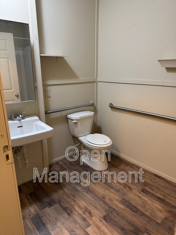 Foto del edificio - 2710 N Farm Rd 137