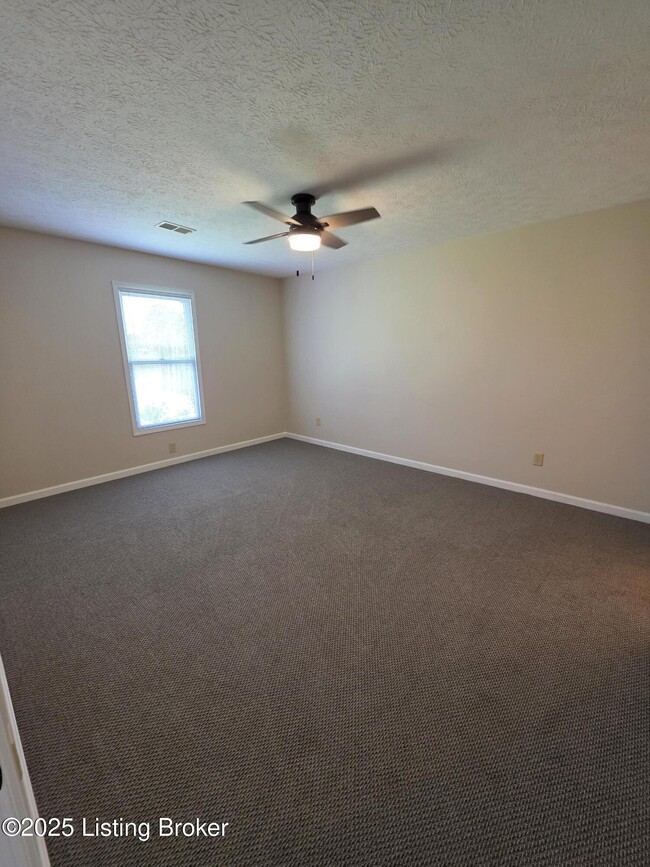 Building Photo - 130 Flintstone Ct