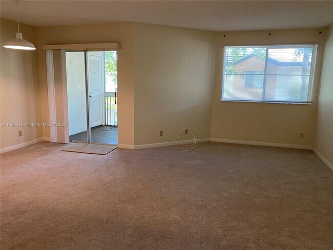 Building Photo - 9877 Westview Dr