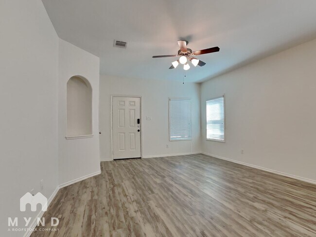 Foto del edificio - 1746 Cloister Dr