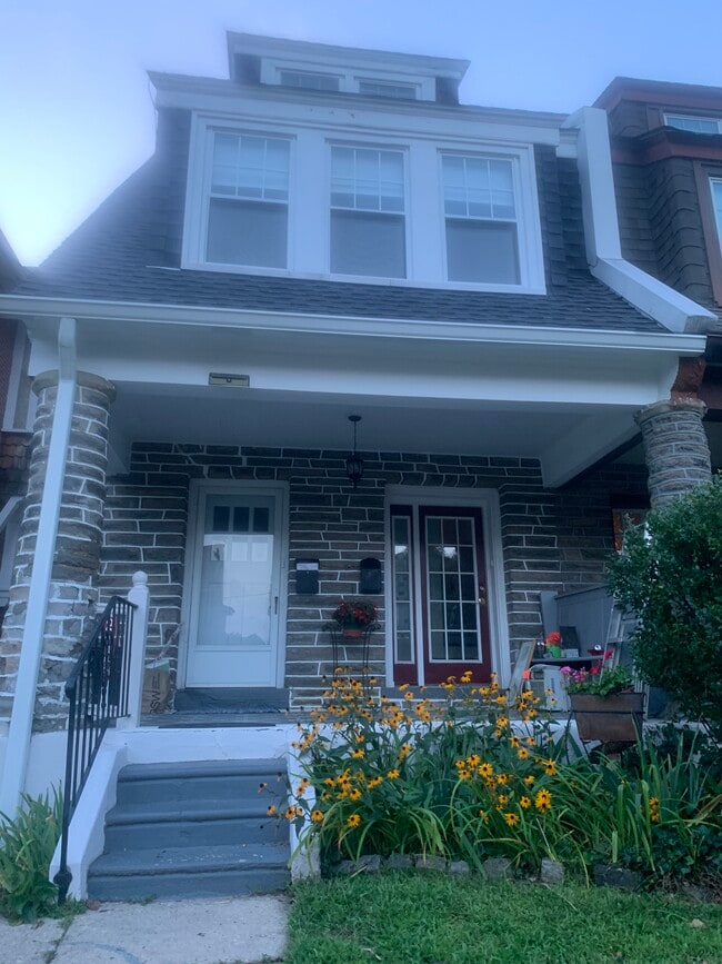 Building Photo - 213 E Meade St