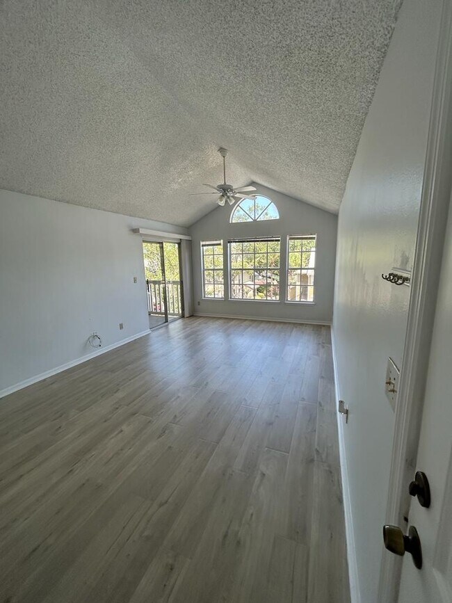 Building Photo - 1055 S Hiawassee Rd